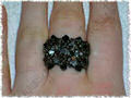anello con cristalli bicono e perline