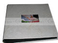 Album rivestito con carta in cotone e fibre naturali.